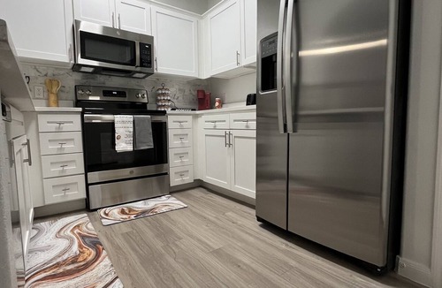 Spring Apartment | Quiet Stay Near ExxonMobil & St. Luke’s Hospital