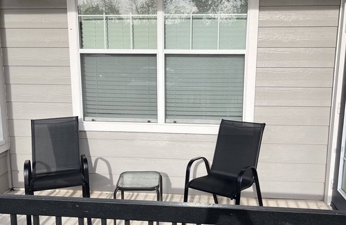 Spring Apartment | Quiet Stay Near ExxonMobil & St. Luke’s Hospital