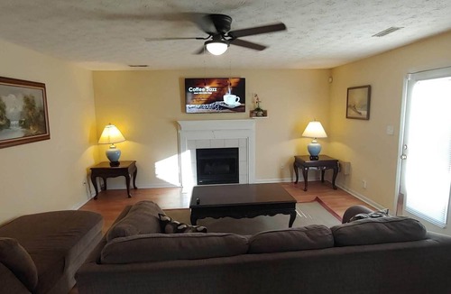 Lexington House | Ranch Style Spacious 3 Bedrooms w/Jacuzzi tub