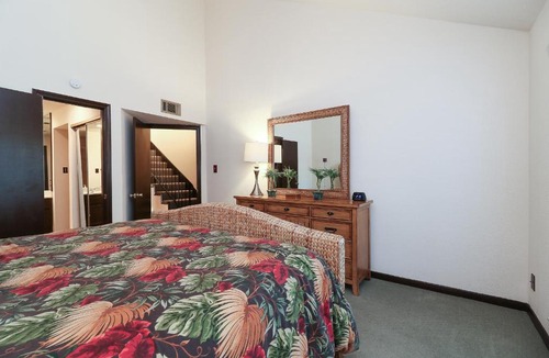 Seven Coves Apartment | Resort Attractions