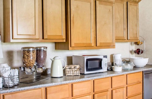 Colby Hotel | Rodeway Inn Abbotsford