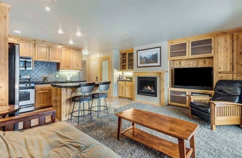 Bend Condo | Rustic Pet-Friendly Second Floor Condo