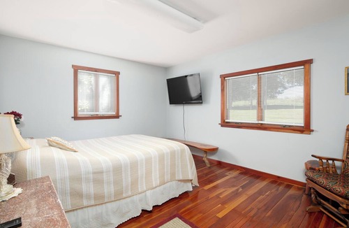 Georgetown House | Scenic Stillwater Retreat in rural KY Horse Country, WiFi/AC, Fishing/Canoeing