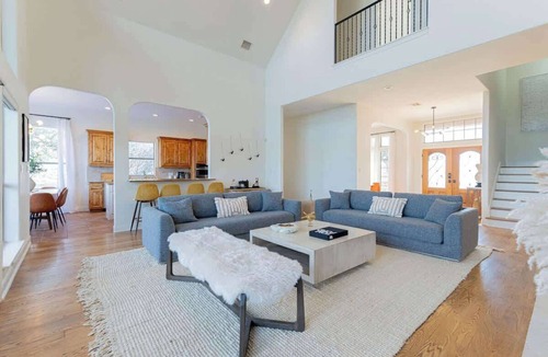 Dripping Springs House | Sleeps 20 | Pool, Game Room | Luxury Fall Retreat