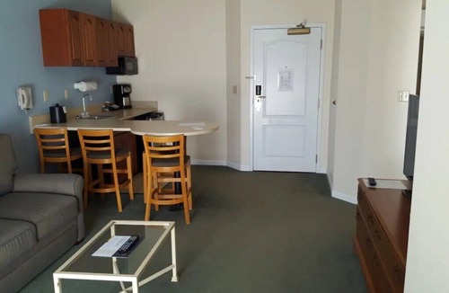 Mishawaka Villa | South Bend | Irish Game Stay | Pool + Hot Tub