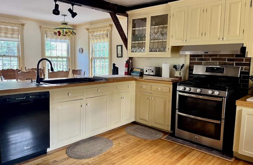 Bar Harbor House | Spacious 19th century 7 bedroom family farmhouse close to Acadia and the shore