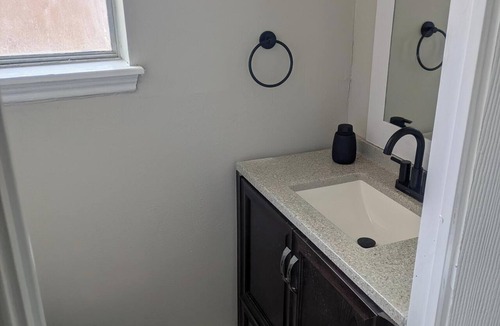 Klein House | Spacious 4BR Home · Near IAH · Self Check-In