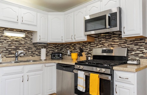 Georgetown House | Spacious 5-BR, Game Room, Fire Pit, Hot Tub, 2.5mi from ND
