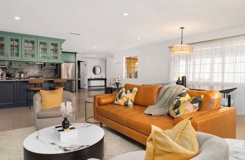 Midway City House | Spacious DISNEY Magic home with Pool-Spa-GameRoom-Billard in Midway