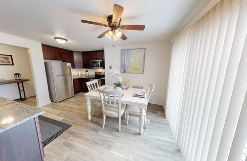 De Pere Apartment | Spacious Executive Serviced Apartment