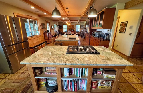 Troutdale House | Spacious HGTV Home on 3 acres near Columbia Gorge w/Silo Rooms, 15 min from PDX