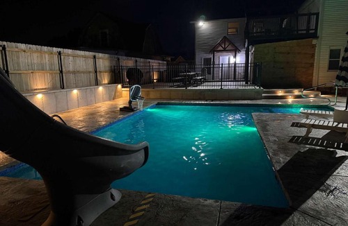 Williamstown House | Spacious Home Near Ark, Perfect for 12 Guests