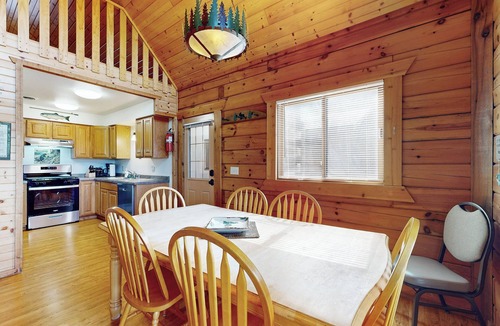 Warrens House | Steps to Three Bears Resort! Outdoorsy Escape