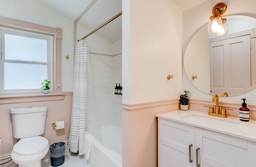 Springville Hotel | Suite 7 | Historic Art City Inn