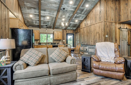 Campton Cabin | Sunset Climb & Hike: Red River Gorge Cabin w/Deck