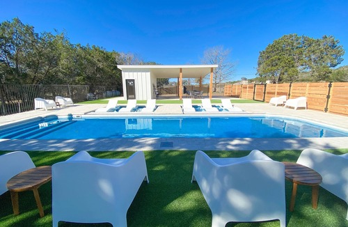 Ingram Cabin | Tent | Pool Firepit Lake Hot tub River Heat/AC