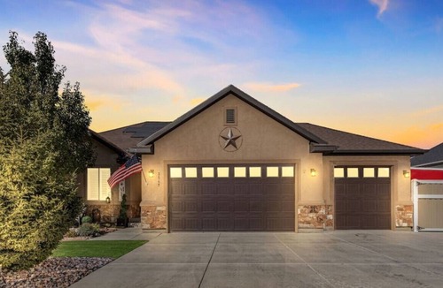 Eagle Mountain House | The Brown Mountain Home - Family & Pet Friendly