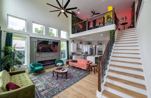 OST - South Union House | The Garden of Eden ● Designer Houston Stay with 12 Beds, Hot Tub, Game Room.