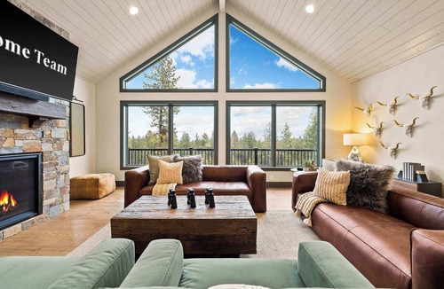 Lakeside House | The Tamarack-Lakeside, MT Retreat Near Flathead Lake & Glacier | Hot Tub