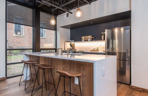 Downtown Apartment | This serviced apartment is a 2 bedroom(s), 2 bathrooms, located in Lexington, KY.