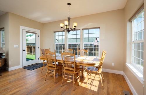 Four Corners House | Three Suites Lodge, Full Private Bathrooms!