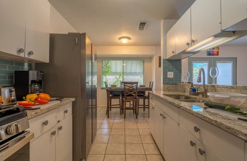 Live Oak House | VacayFunHouse between SA&New Braunfels w/King Bd