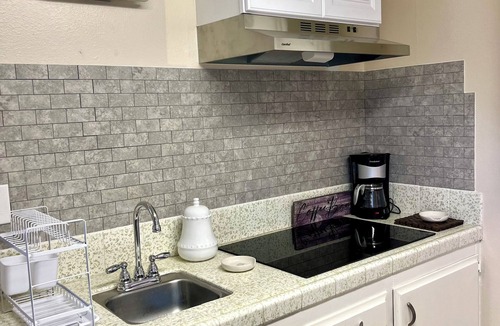 East Hemet Apartment | Very Lucky POOL home, is a very cozy guesthouse close to Soboba and Idyllwild.
