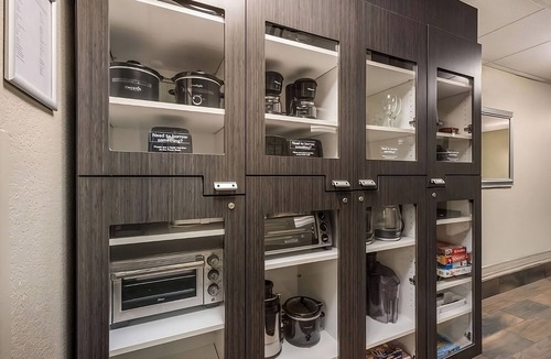 Burlington House | Visit Boston Attractions & Harvard - Pet-friendly Suites with BBQ Facilities!