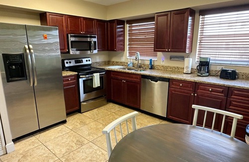 North Palm Beach Apartment | Waterfront Corner 2bd/1ba Apt in NPB
