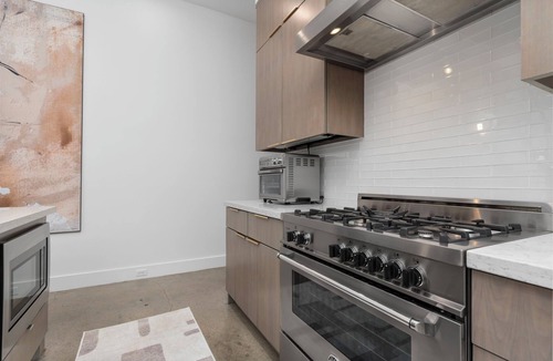 Greenway Plaza-Upper Kirby House | Westgate Luxe Stay