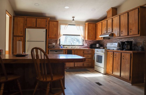 Damon House | White-tailed Ranch | Peaceful 1-Acre Nature Escape