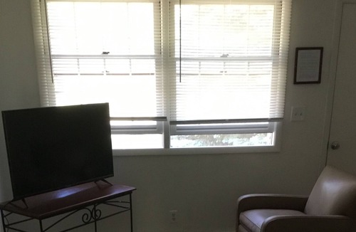 Lake Michigan Beach Apartment | Zee’s Hideaway 2- 4433