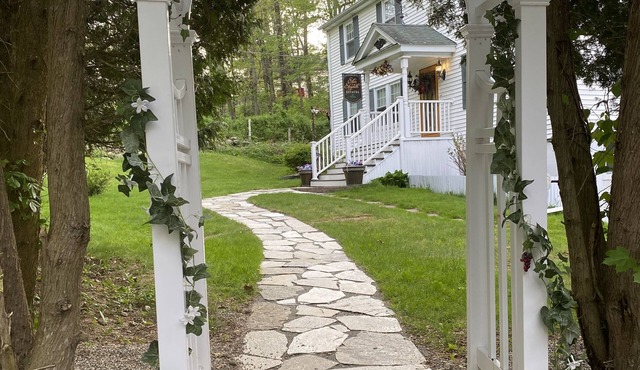 1 bedrm, Worcester/Boston Central area @ Ellen Elizabeth Estates-Pvt Main Apt
