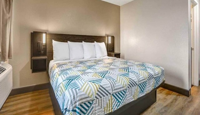 1 Full Bed|ADA/RI Shower/Deluxe
