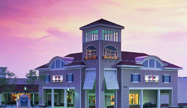 3 Units with FREE Parking & FREE Breakfast, Walk to Nature Trail & Cranberry Bog