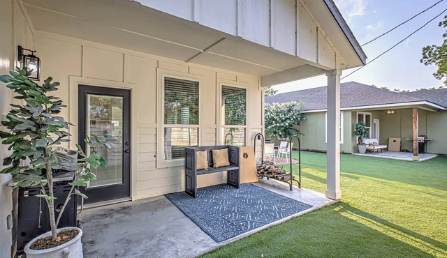 3BD Retreat for 6 Near Lake LBJ with Fire Pit & Patio