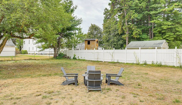 BBQ Ready: Historic Apt 3 Mi to Dtwn Manchester