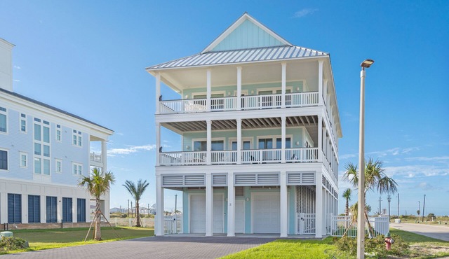Beach view, central location, EV charger, 6 free parking, elevator