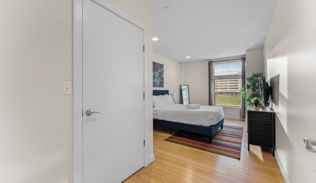 Beautiful 2BD/2BA in Southend Boston 7983