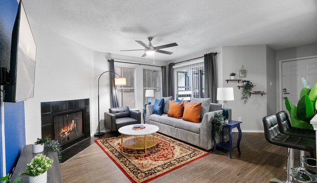 Beautiful 2BD/2BA in University Hills 57y6