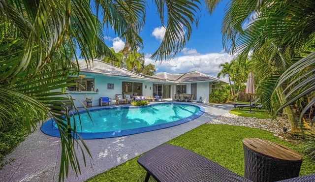 Bright & Modern Villa with Private Pool in Fort Lauderdale - 30 min to MAJOR INTERNATIONAL SPORTING EVENT!