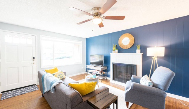 Bright*Private*Stylish 2BR Flat W/Fenced Yard Near Washington Square