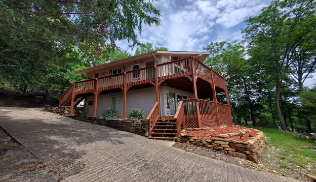 Chateau Pharrview-Huge Lake View-Close to Marina-Pool-Lots of Wildlife