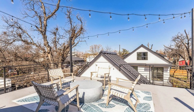 Chic Austin Getaway – Brand New w/Rooftop Patio!