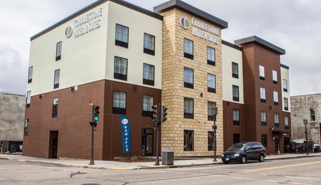 Cobblestone Hotel & Suites - Chippewa Falls