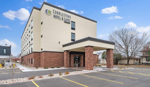 Cobblestone Hotel & Suites - Mosinee