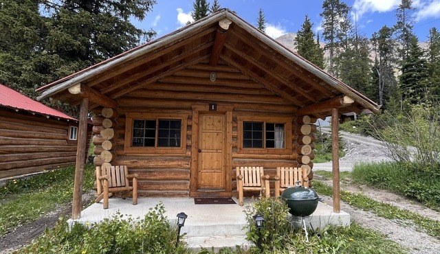Comfy cabin is situated on the Silver Gate property which overlooks 10,000ft tall mountain peaks surrounding the town.