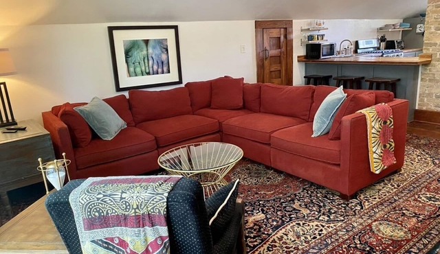Cozy Cool Apartment on 6th Street! WALK TO ACL FEST!