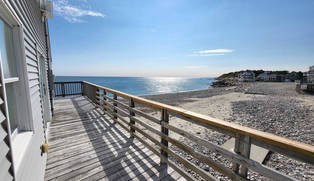Cozy private beach stilt house-steps to the beach.
