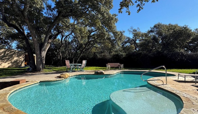 Delightful SW Austin 3 BR/2.5 BA w/Pool